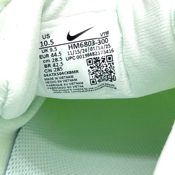 Nike Mens Vomero 18 Barely Green Silver Shoes Sz 10.5 New Running HM6803-300 main image 8